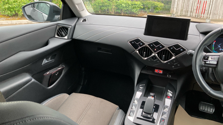 DS 3 Crossback 100kW E-TENSE Bastille 50kWh 5dr Auto Electric 